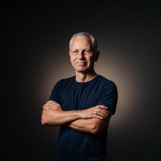 Fotografi af forfatteren Tom Kampman