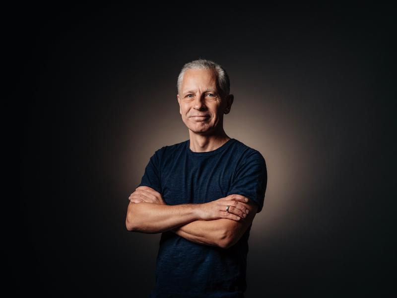 Fotografi af forfatteren Tom Kampman