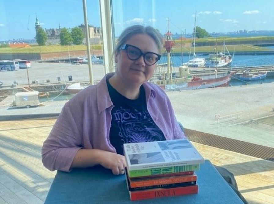 Billede af bibliotekar Cecilie Riis på Biblioteket Kulturværftet