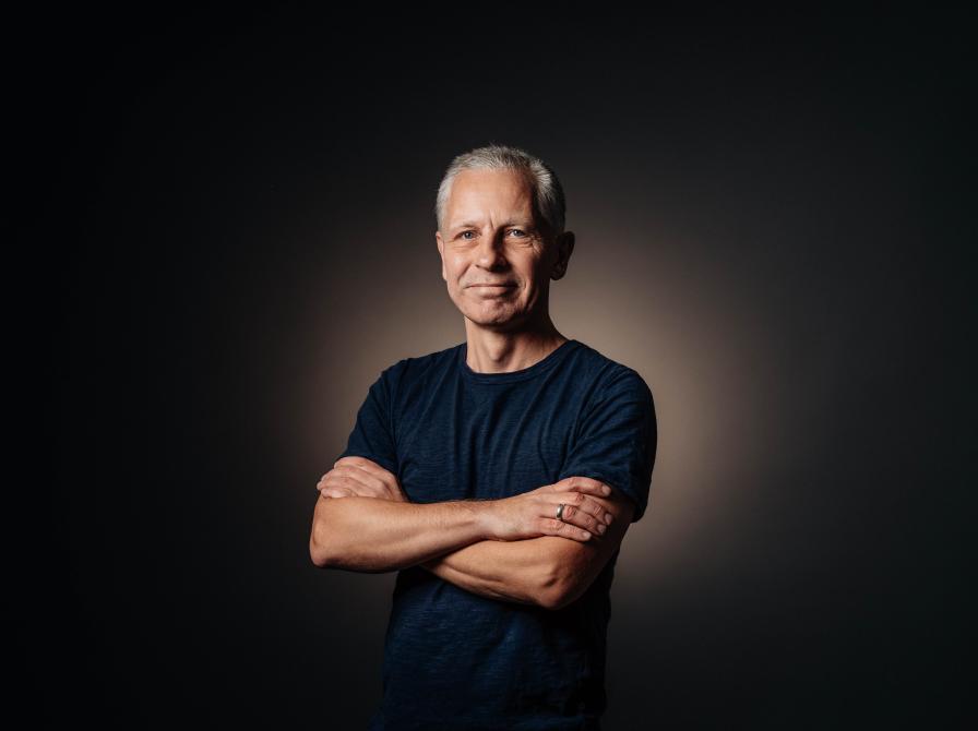 Fotografi af forfatteren Tom Kampman