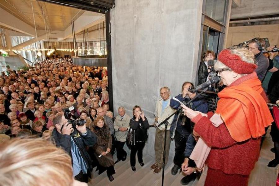 Suzanne Brøgger læser sin 'Ode til danske biblioteker' op d. 10/10-2010 på Kulturværftet.