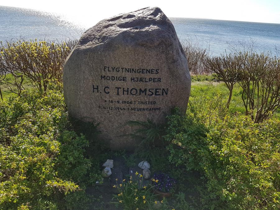 Foto af mindesten for H.C. Thomsen
