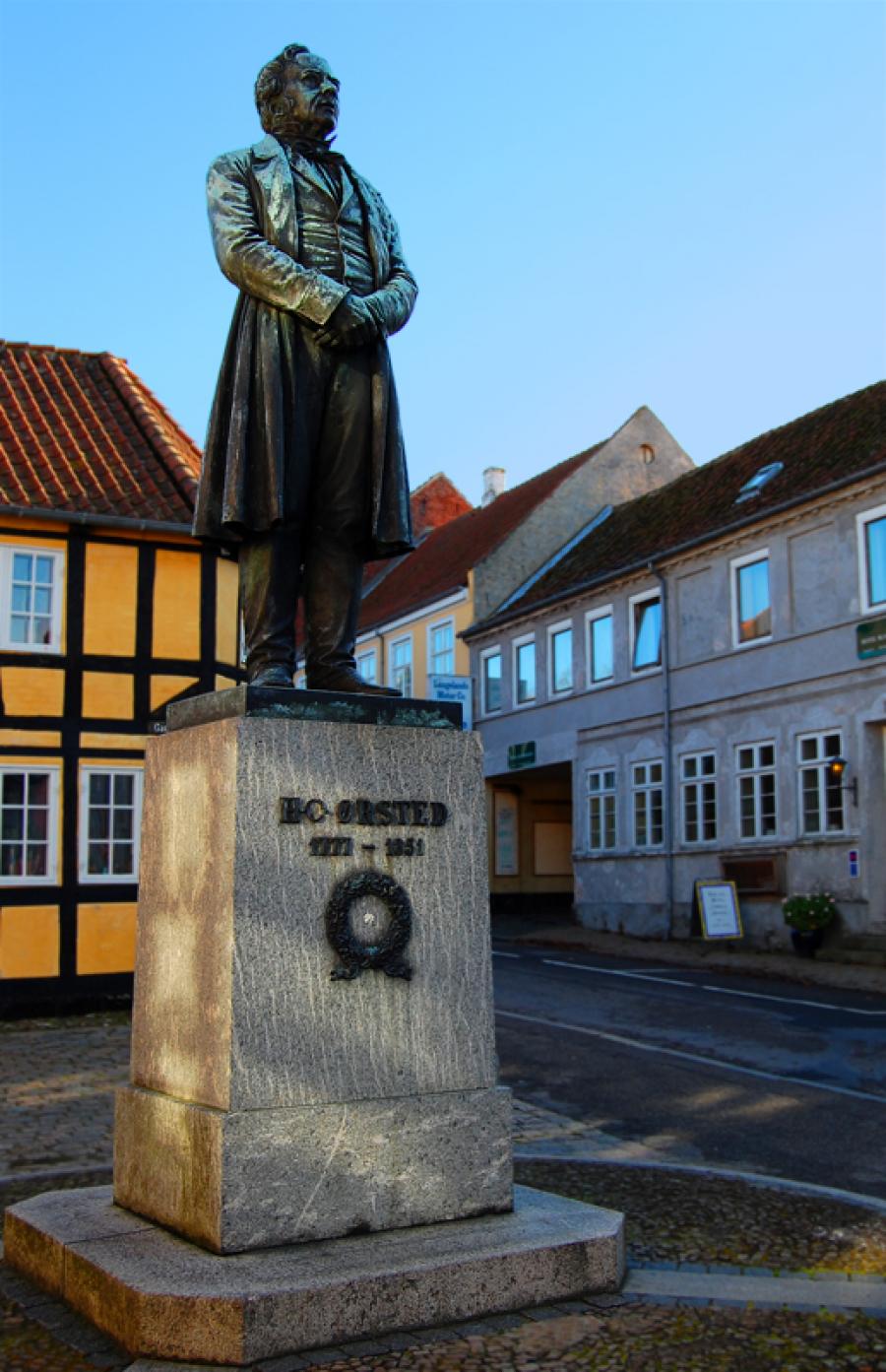 H. C. Ørsted statue i fødebyen Rudkøbing