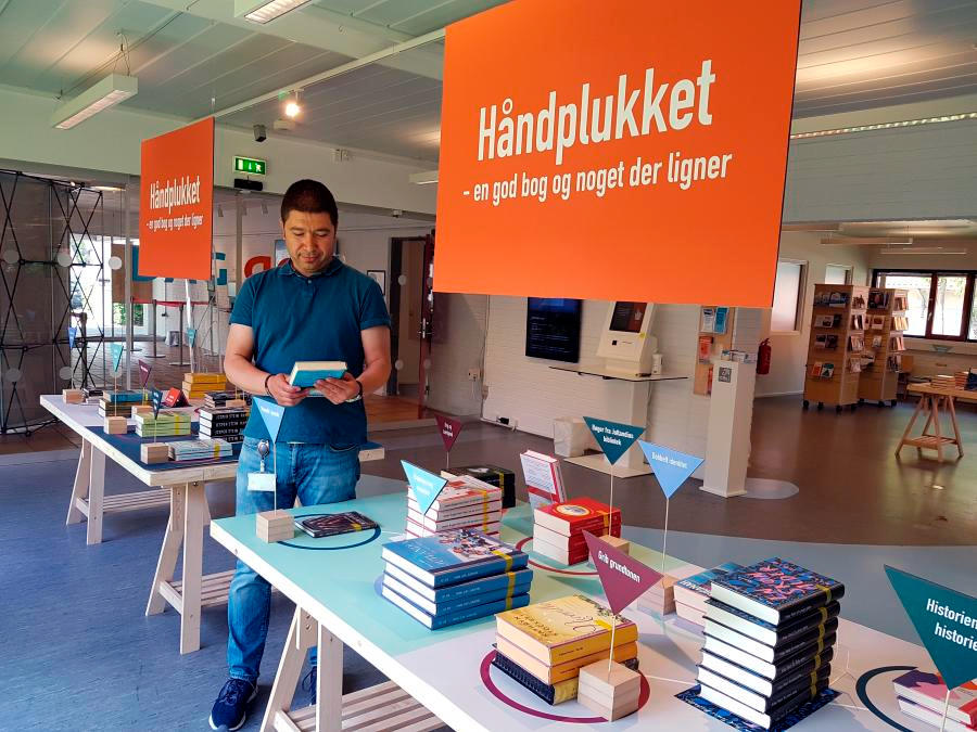 Foto af HÅNDPLUKKET-bøgerne