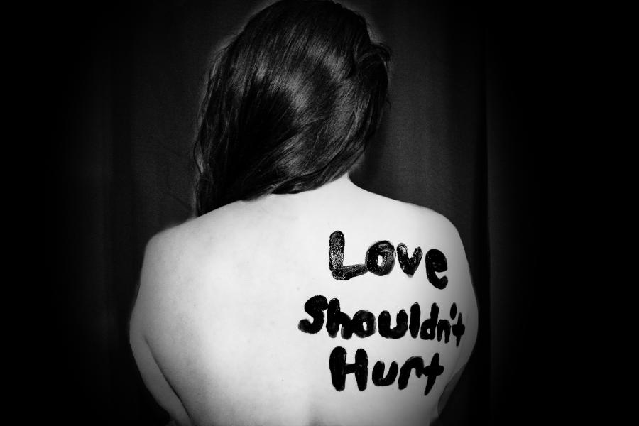 Love should not hurt - foto om overgreb